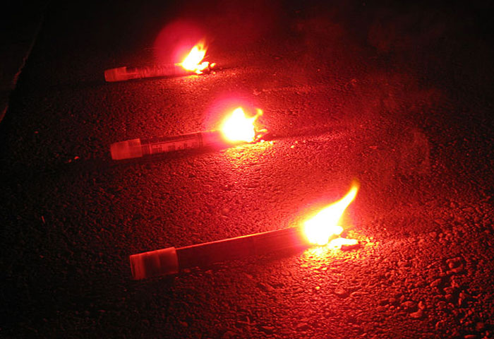 Nightime signaling with roadside flares