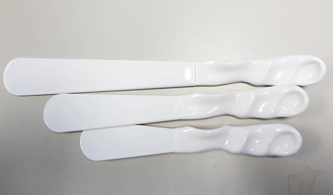 ValuBran Disposable Ergonomic Plastic Spatulas