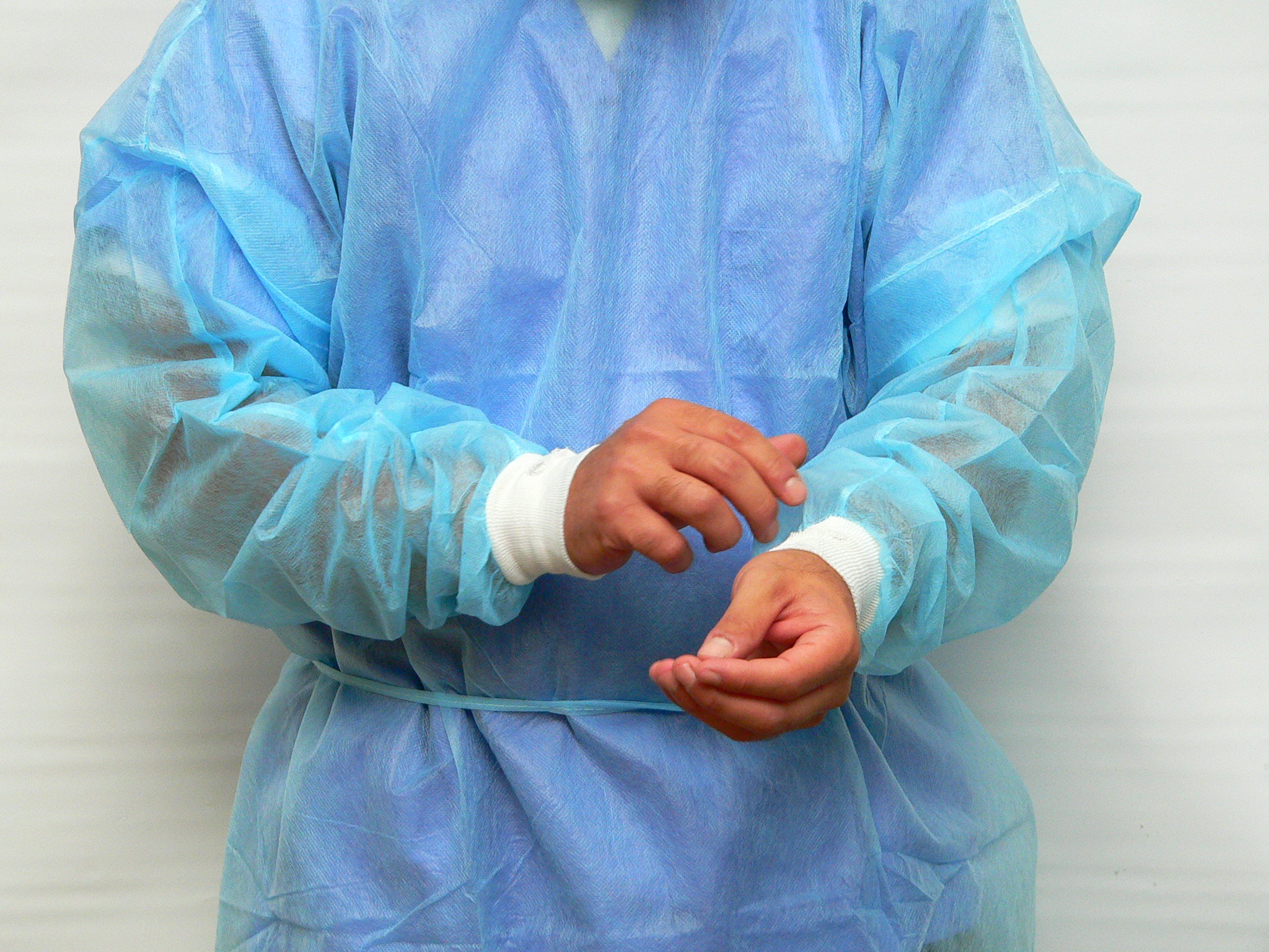 Disposable Blue Polypropylene Isolation Gowns with Knit Cuffs