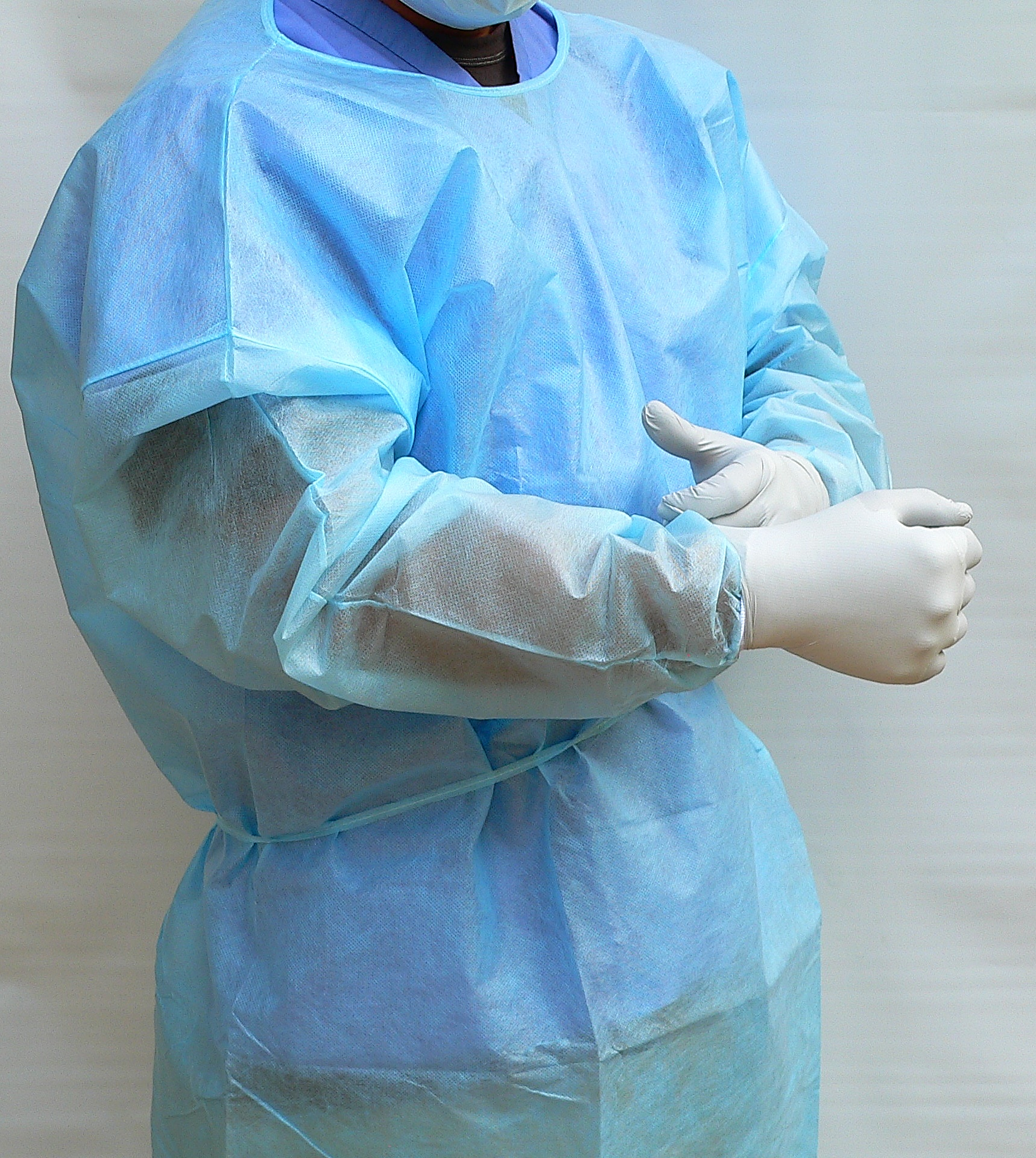 Disposable Closed Back Style Blue PE Coated Polypropylene Isolation Barrier Gowns with Knit Cuffs