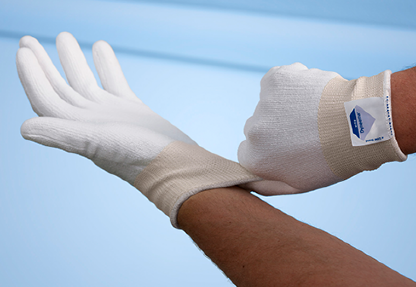 A white Dyneema Seamless String Knit Glove