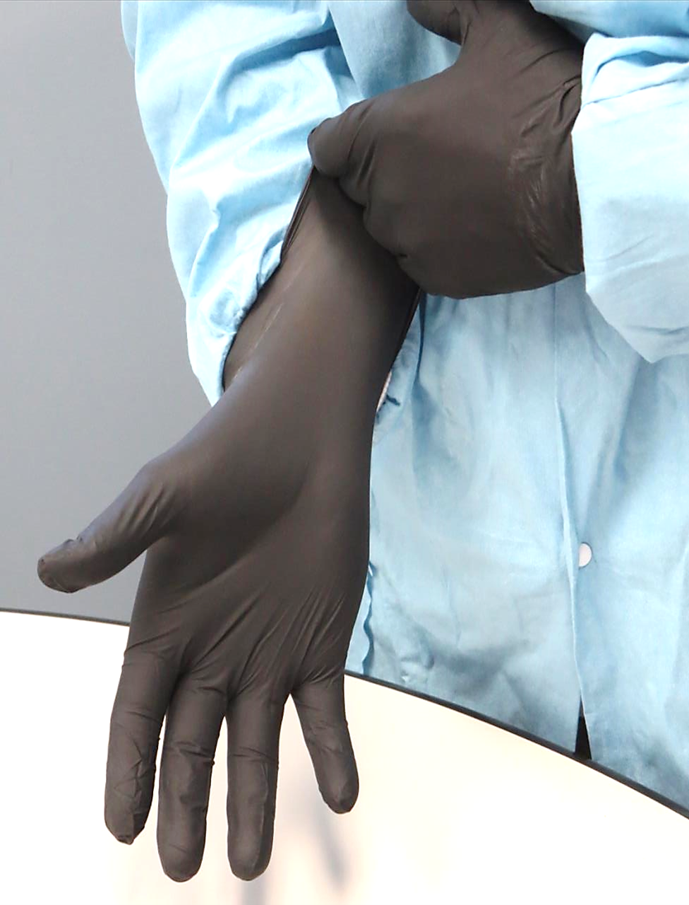 7700PFT Showa® Accelerator Free 4-mil Disposable Black Powder-Free Nitrile Exam Gloves