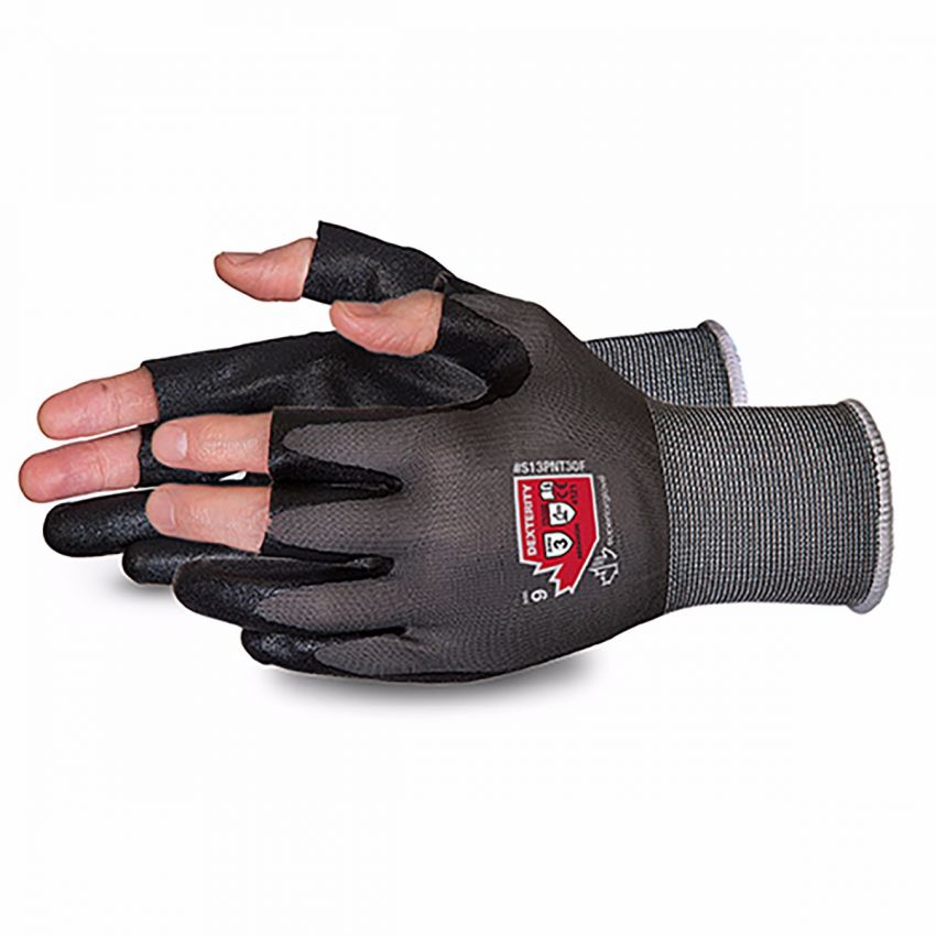 Человек с клавиатурой. Палец жмёт на экран. Перчатки zhonghong pulin. Она на руках. Мобильный в руках женщины.